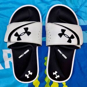 Under Armour Ignite Boys’ Slides Sandals Size 2Y - Black & White